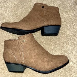 7.5 brown booties from Daisy Fuentes
